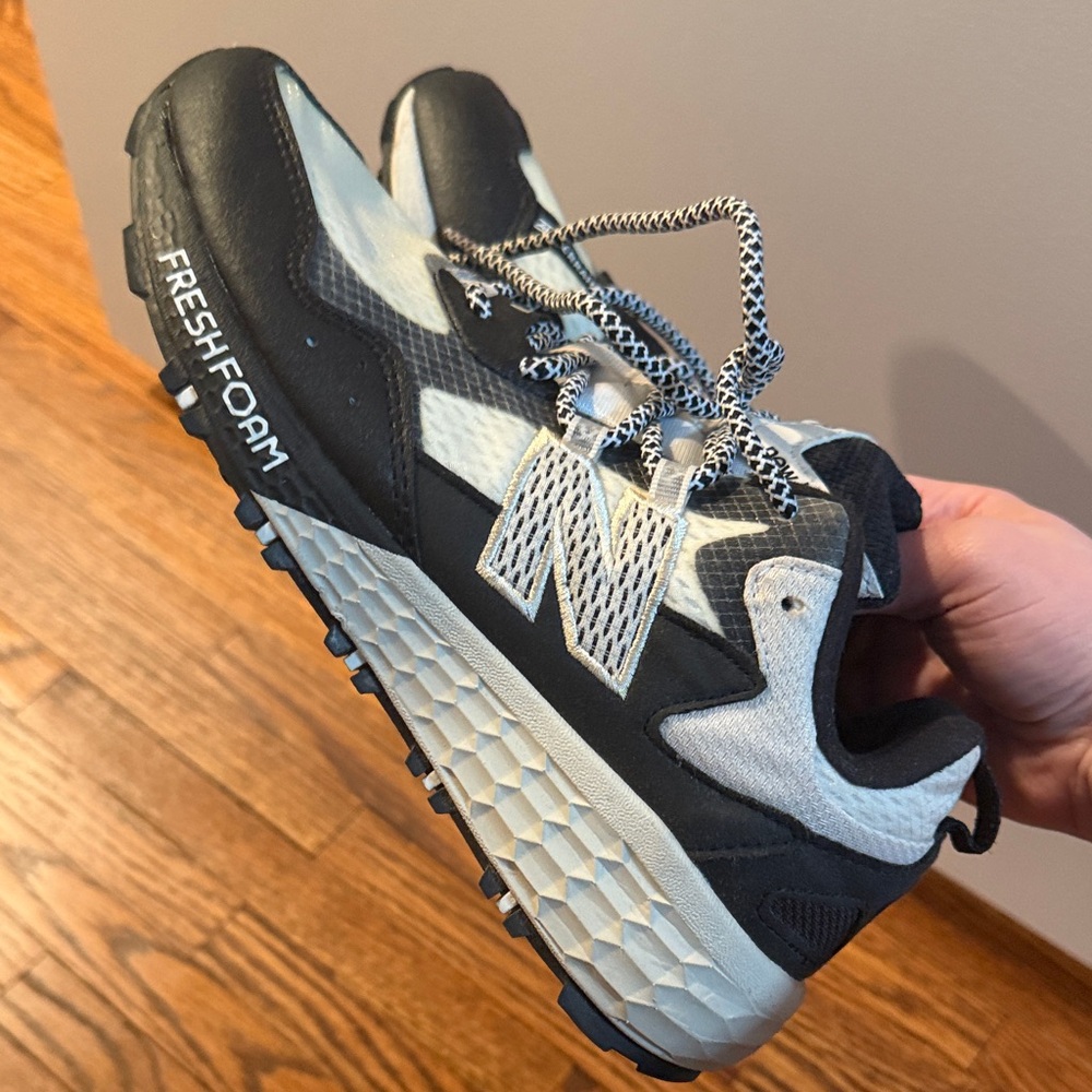 New Balance womens Black and White Sneakers size 7.5 worn twice